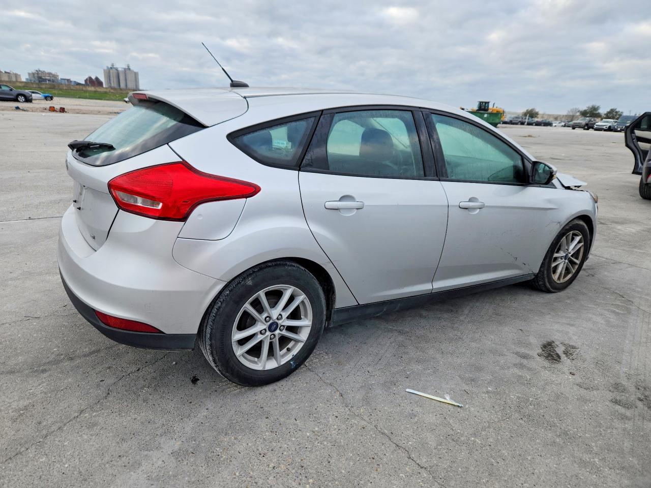 2017 Ford Focus Se - Image 3