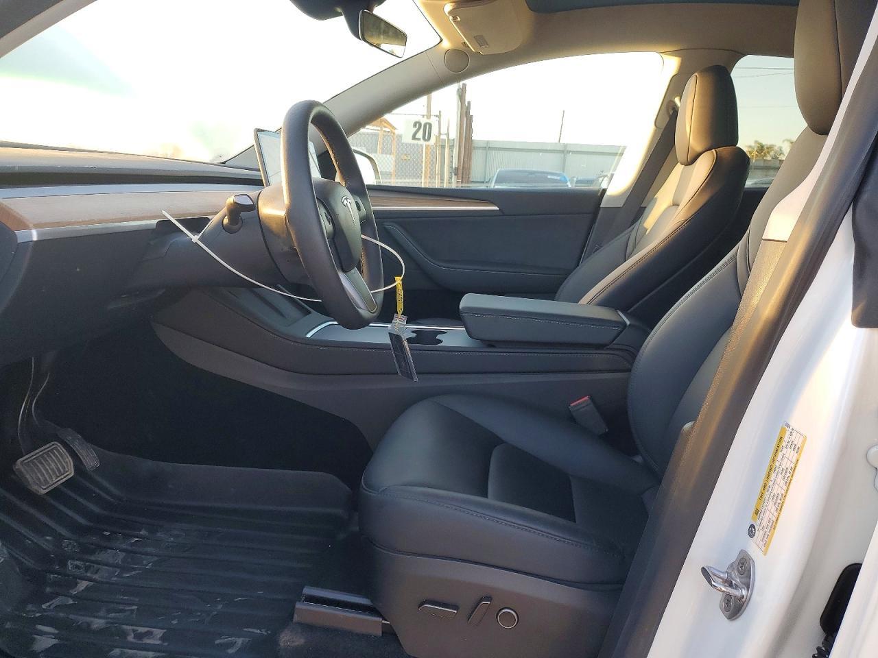 2025 Tesla Model Y - Image 7