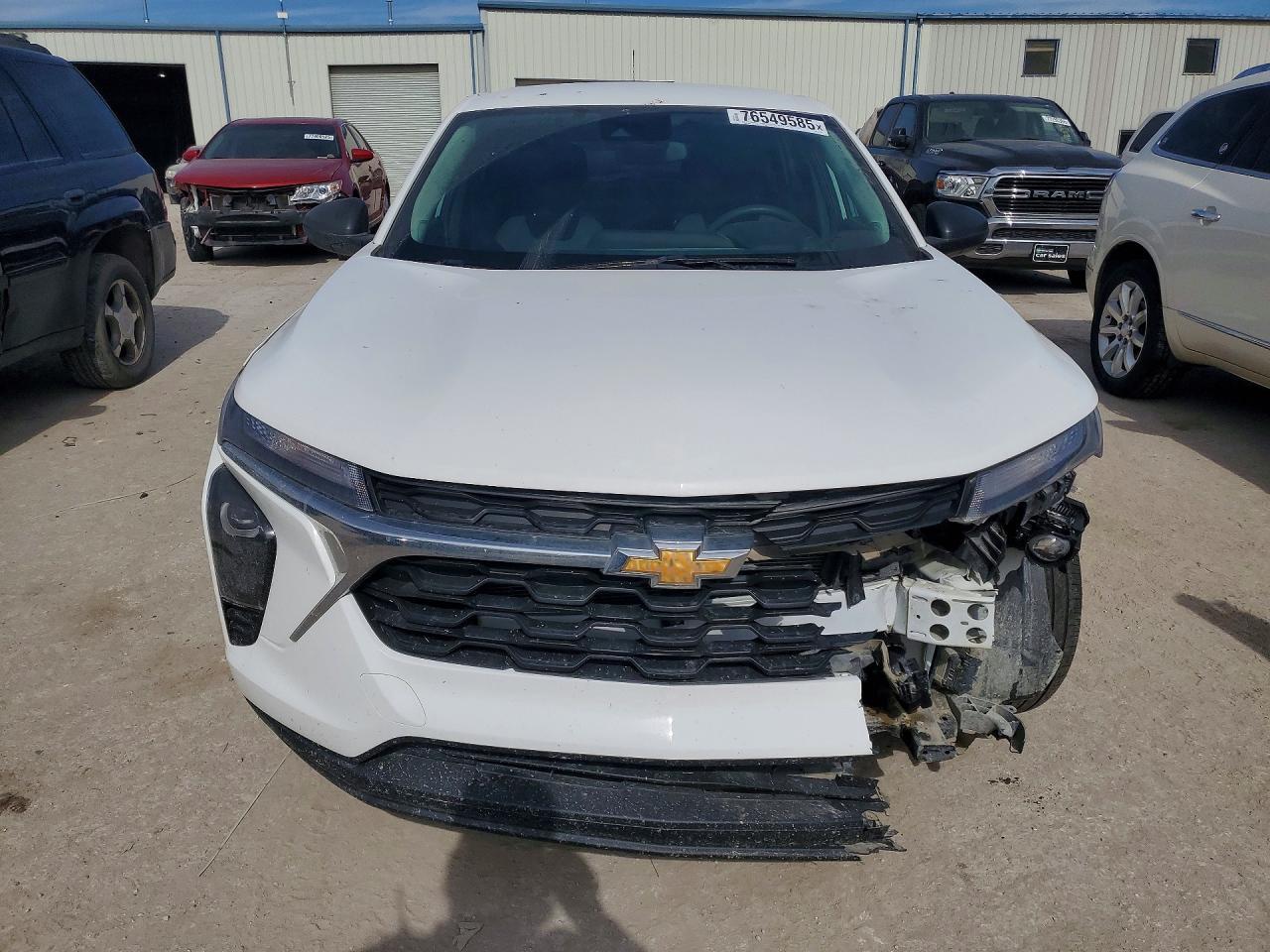 2025 Chevrolet Trax Ls - Фото 5