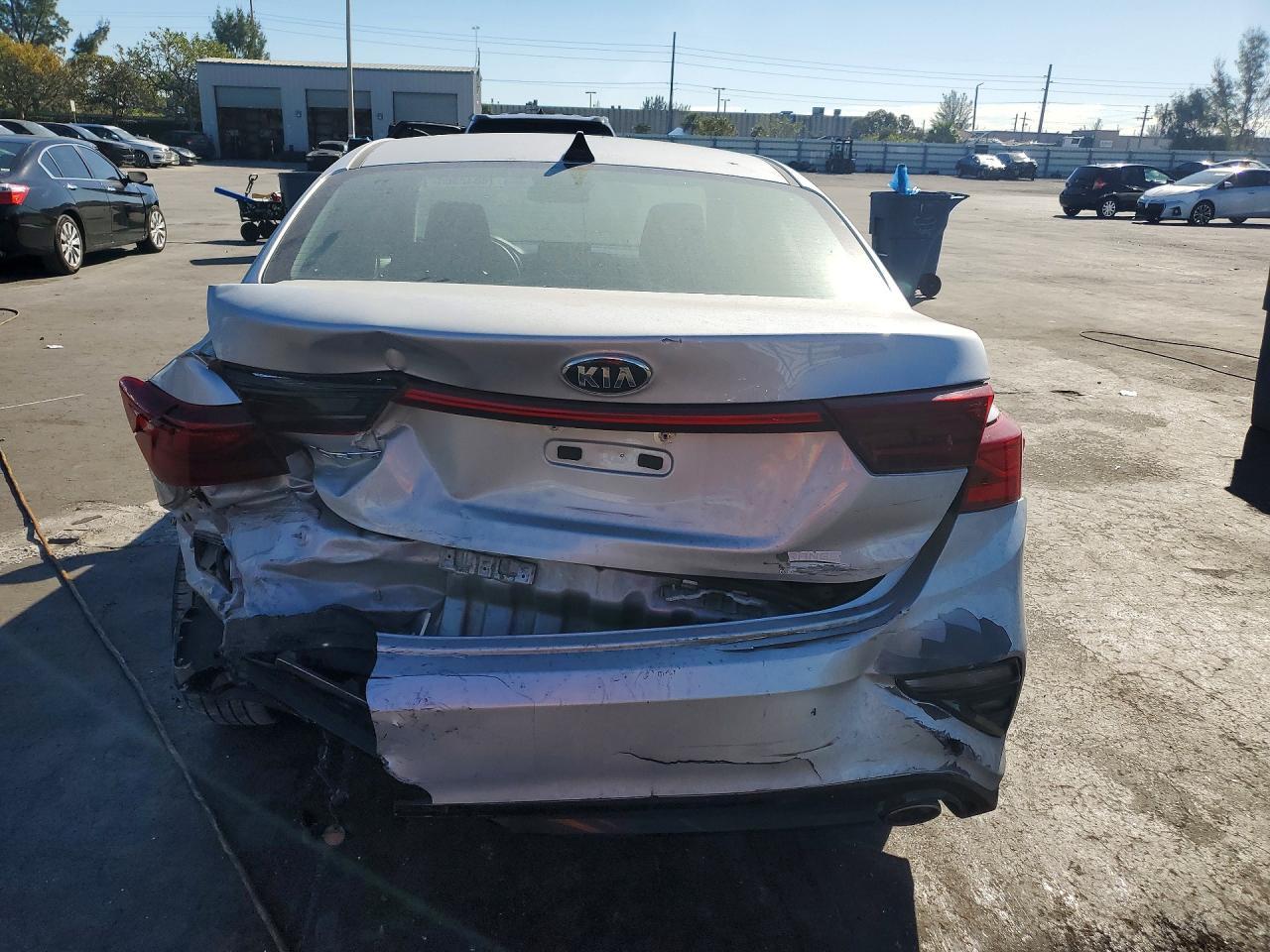 2021 Kia Forte Lxs - Image 6