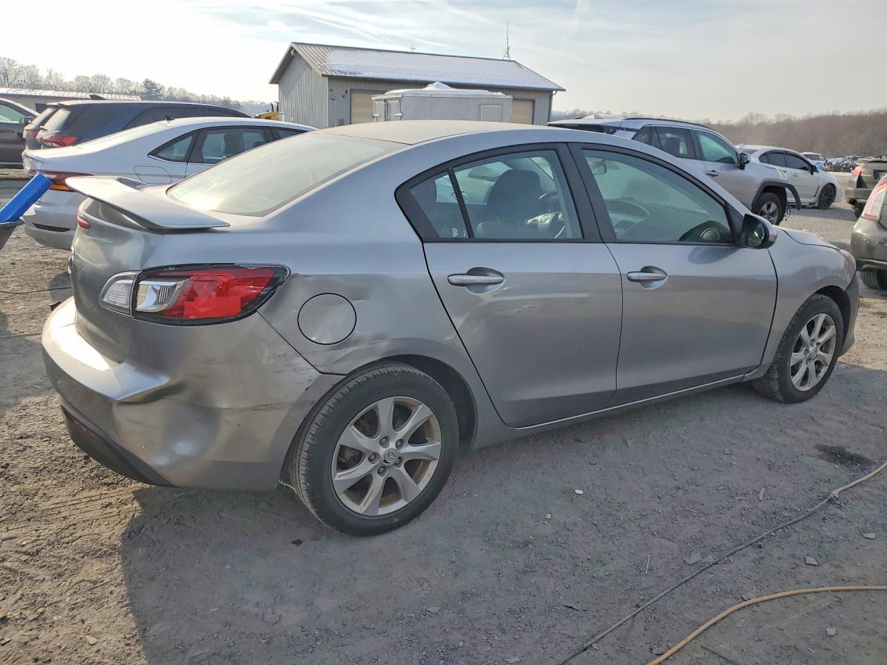 2010 Mazda 3 I - Image 3