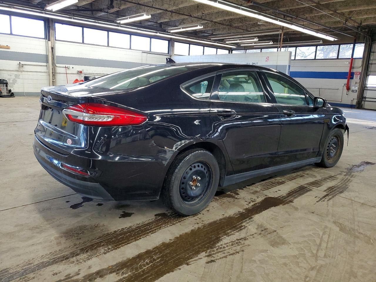2020 Ford Fusion S - Фото 3