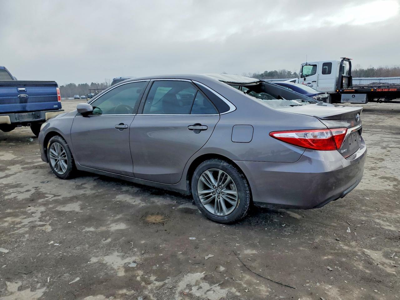 2016 Toyota Camry Le - Image 2