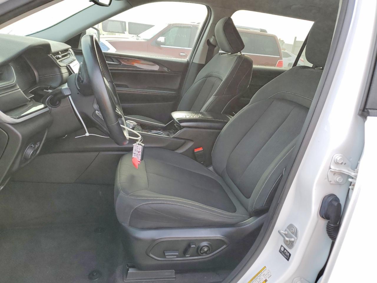2021 Jeep Grand Cherokee L Laredo - Image 7