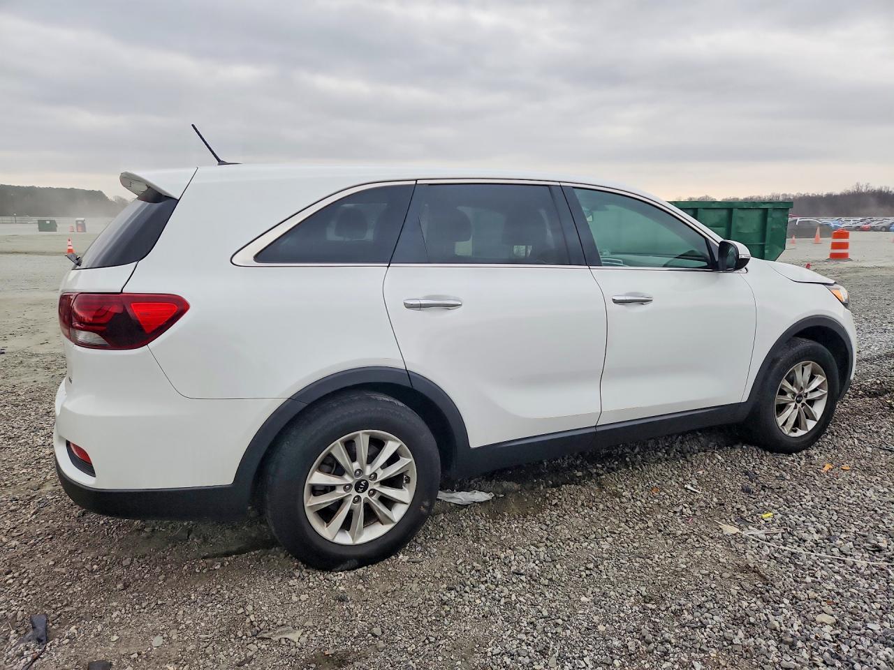 2019 Kia Sorento L - Image 3