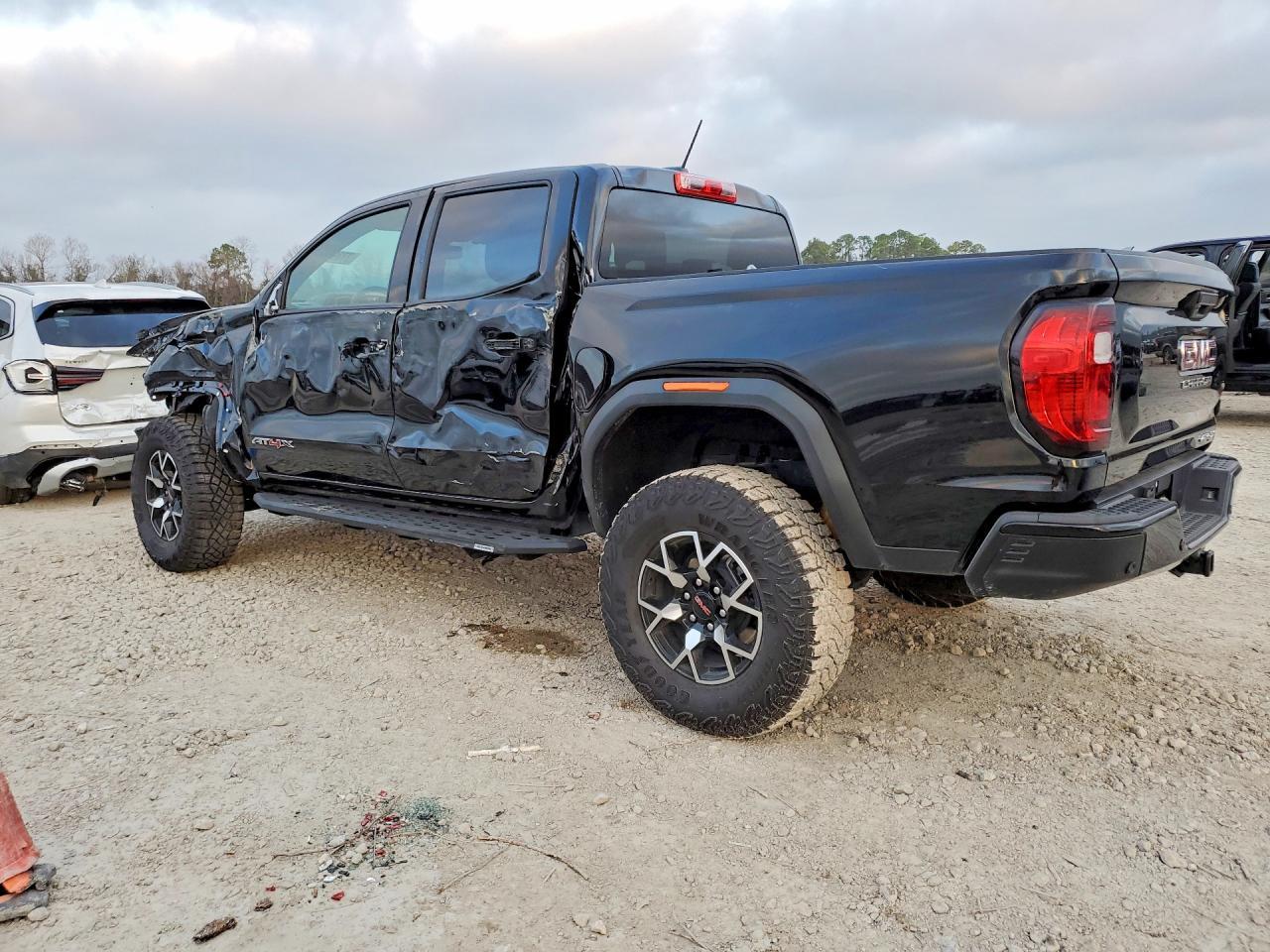 2024 GMC Canyon At4X - Image 2