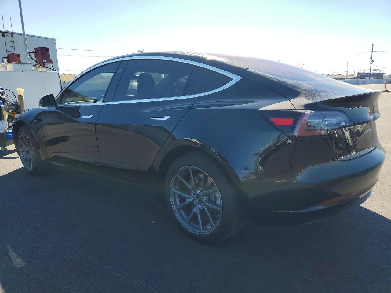 2018 Tesla Model 3 - Image 2