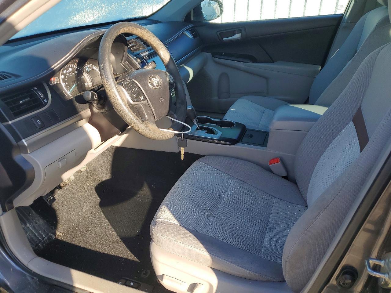 2014 Toyota Camry L - Фото 7