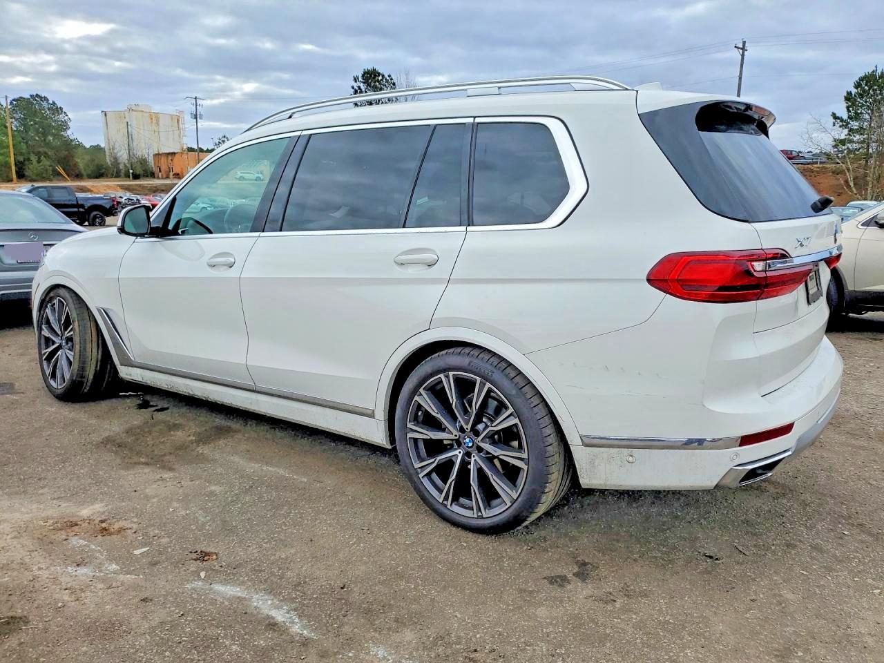 2021 BMW X7 - Фото 2