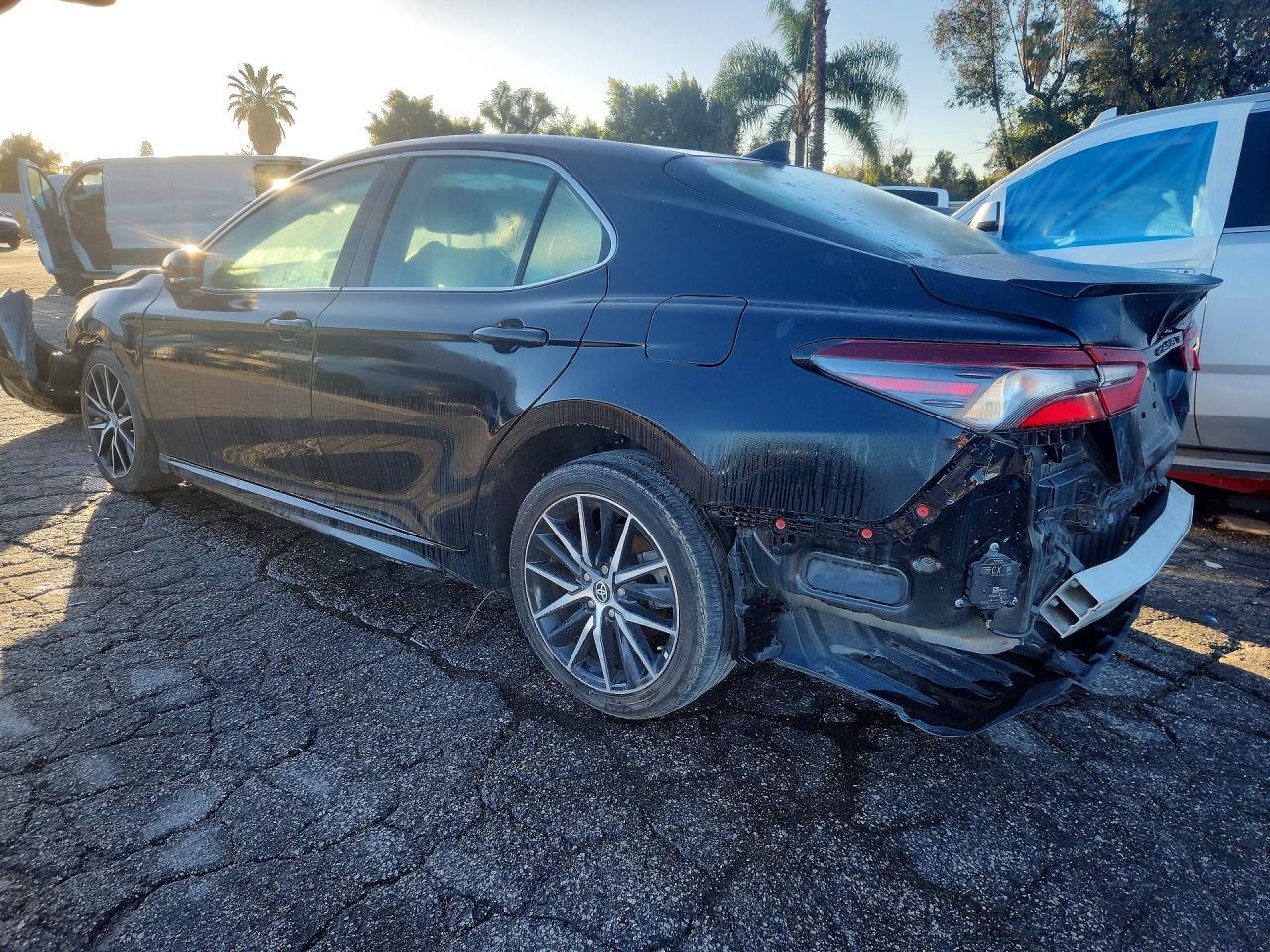 2024 Toyota Camry Se - Фото 2
