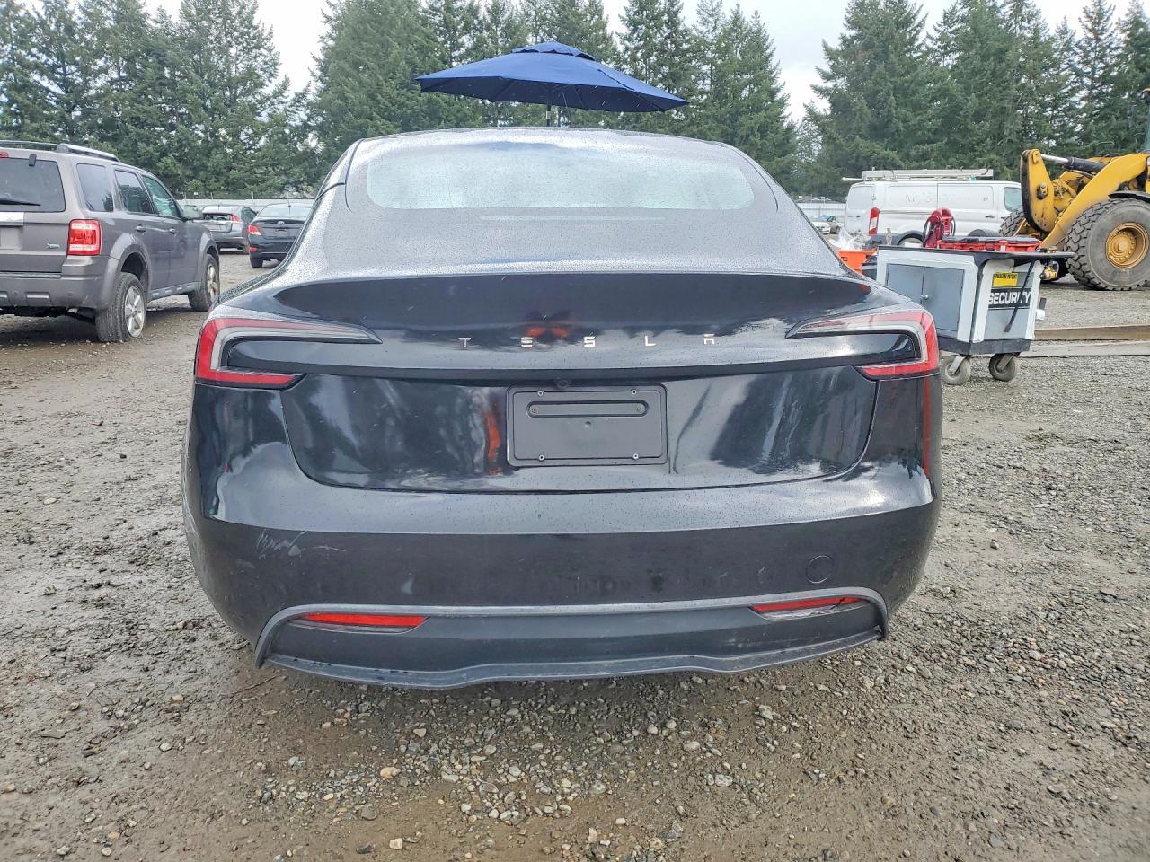 2025 Tesla Model 3 - Фото 6