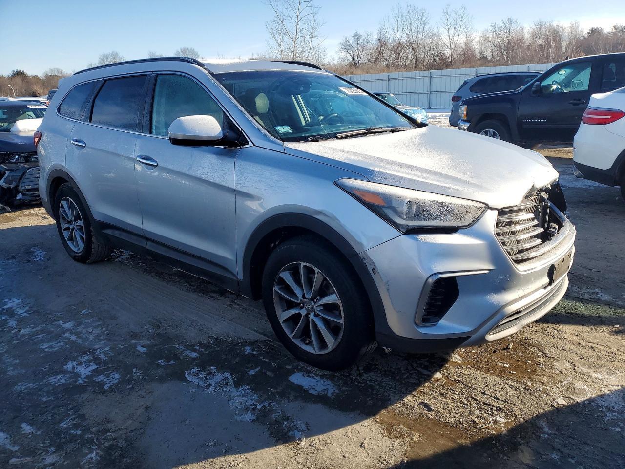 2017 Hyundai Santa Fe Se - Фото 4