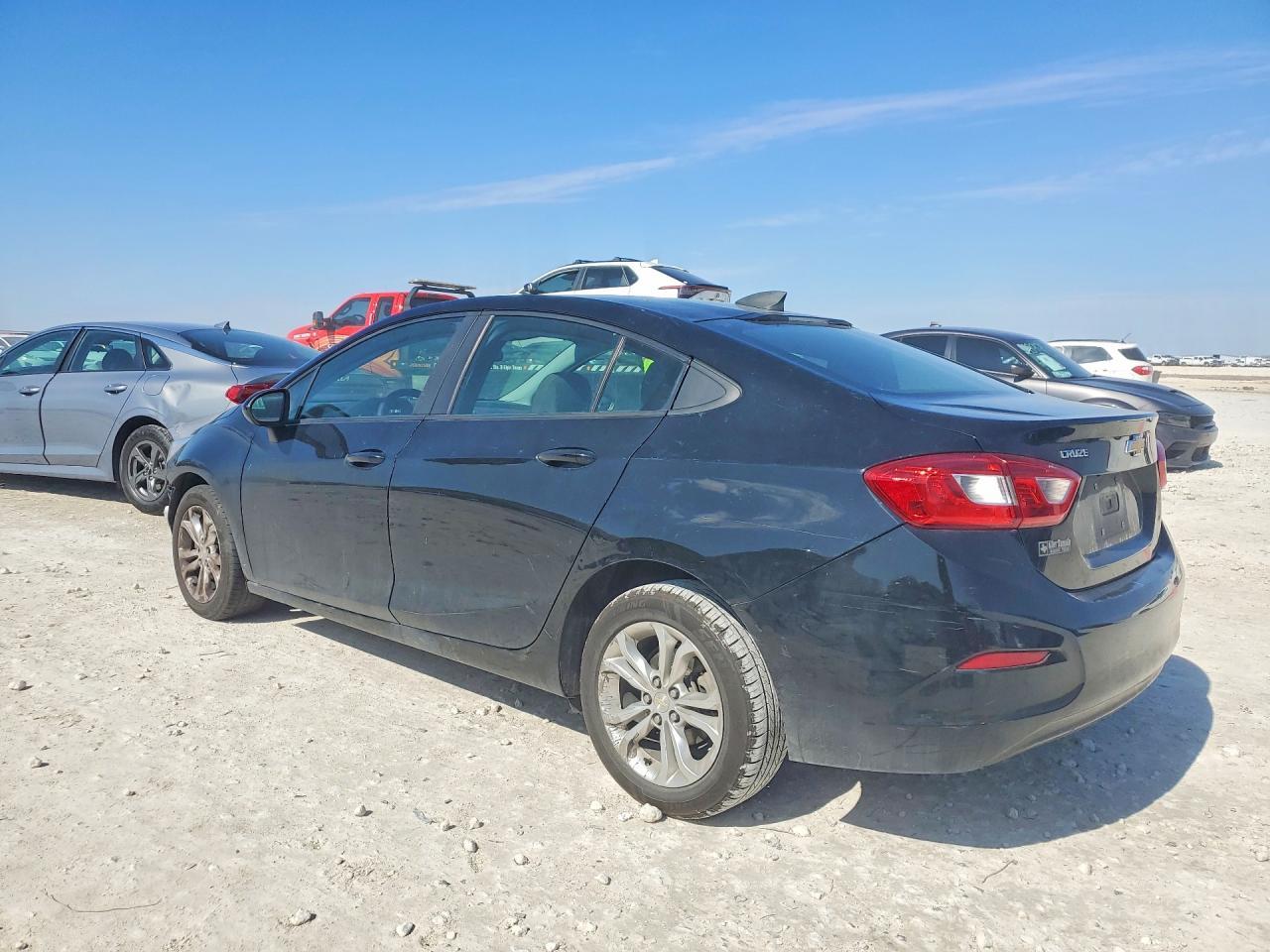 2019 Chevrolet Cruze Ls - Фото 2