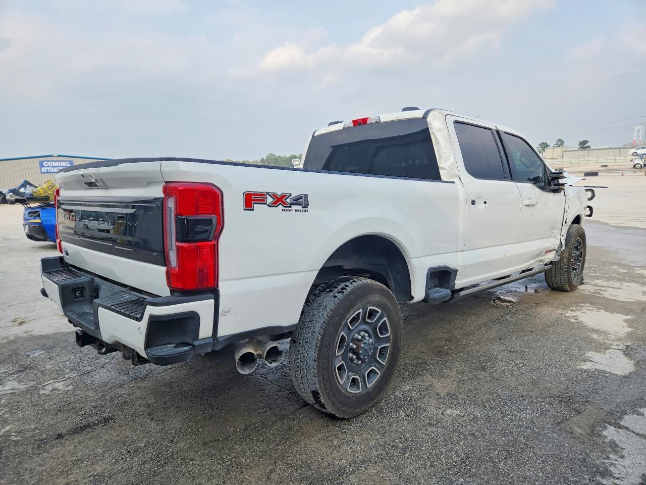 2025 Ford F250 Super Duty - Фото 3