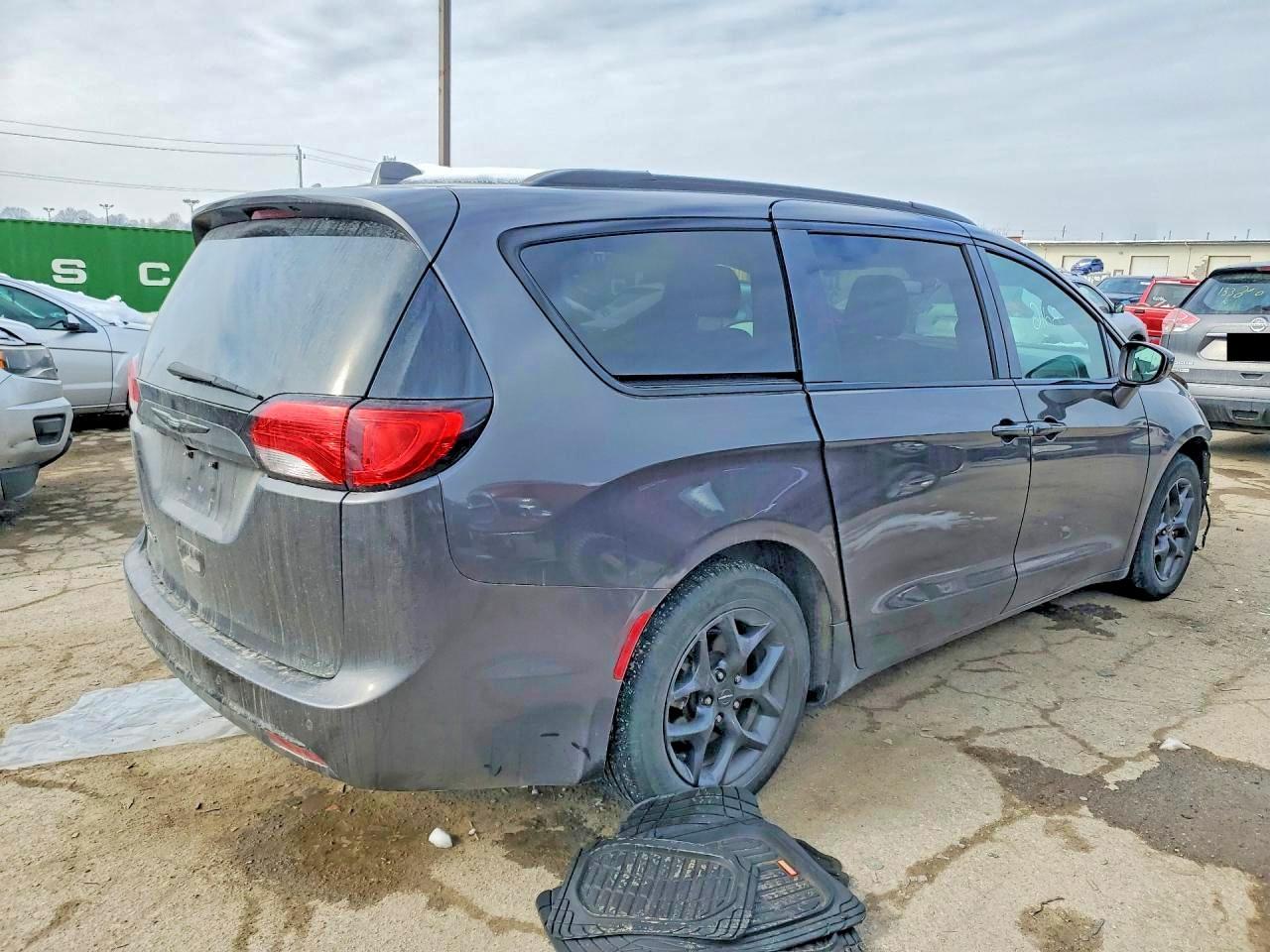 2018 Chrysler Pacifica Touring L Plus - Фото 3