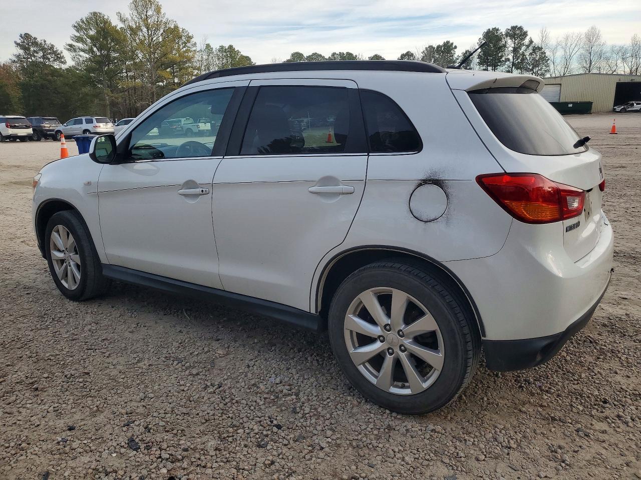 2014 Mitsubishi Outlander Sport Se - Image 2