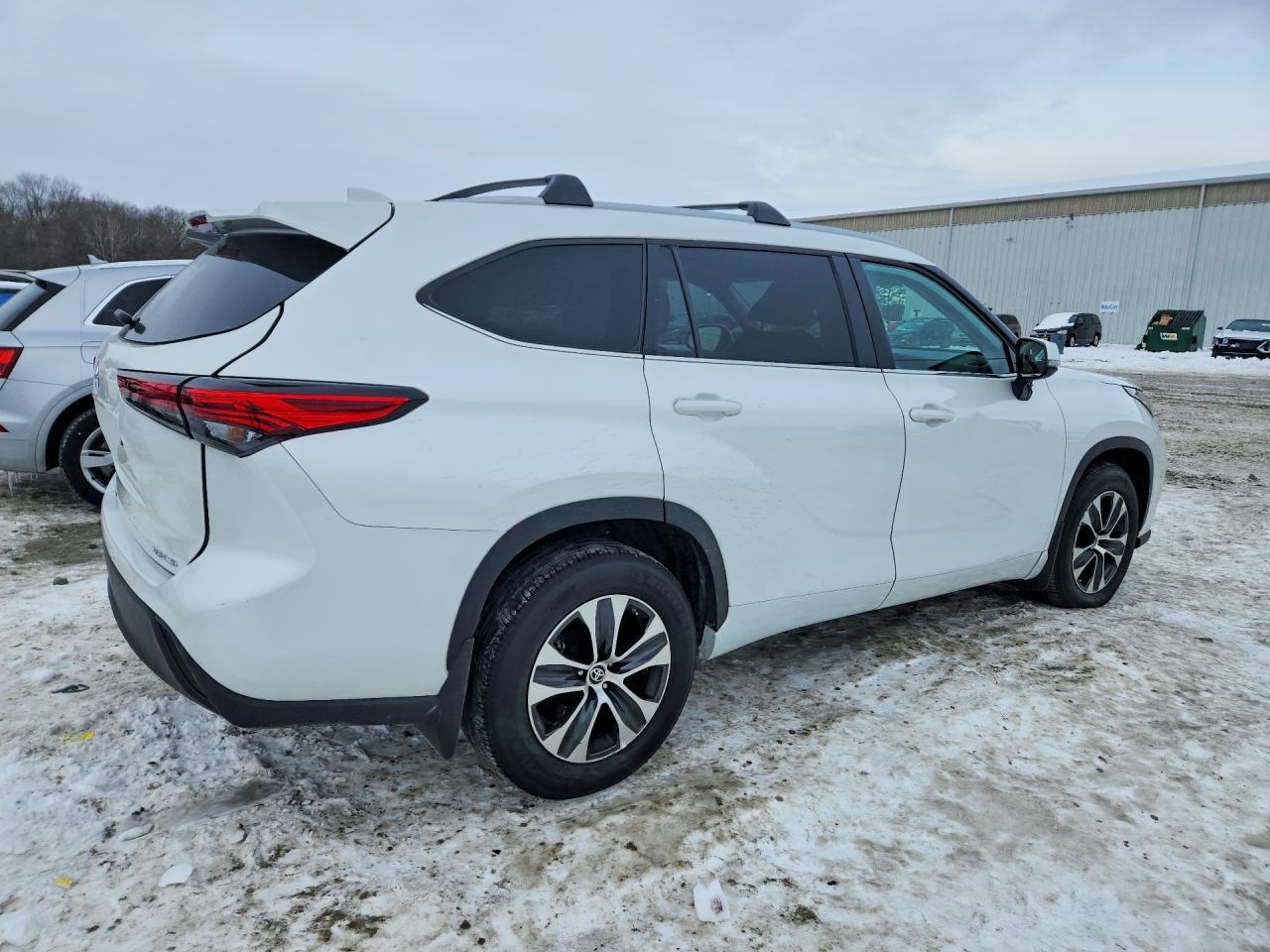 2023 Toyota Highlander L - Фото 3