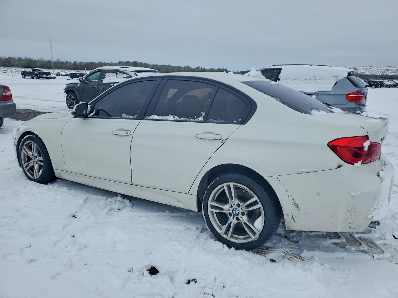 2018 BMW 330 Xi - Image 2