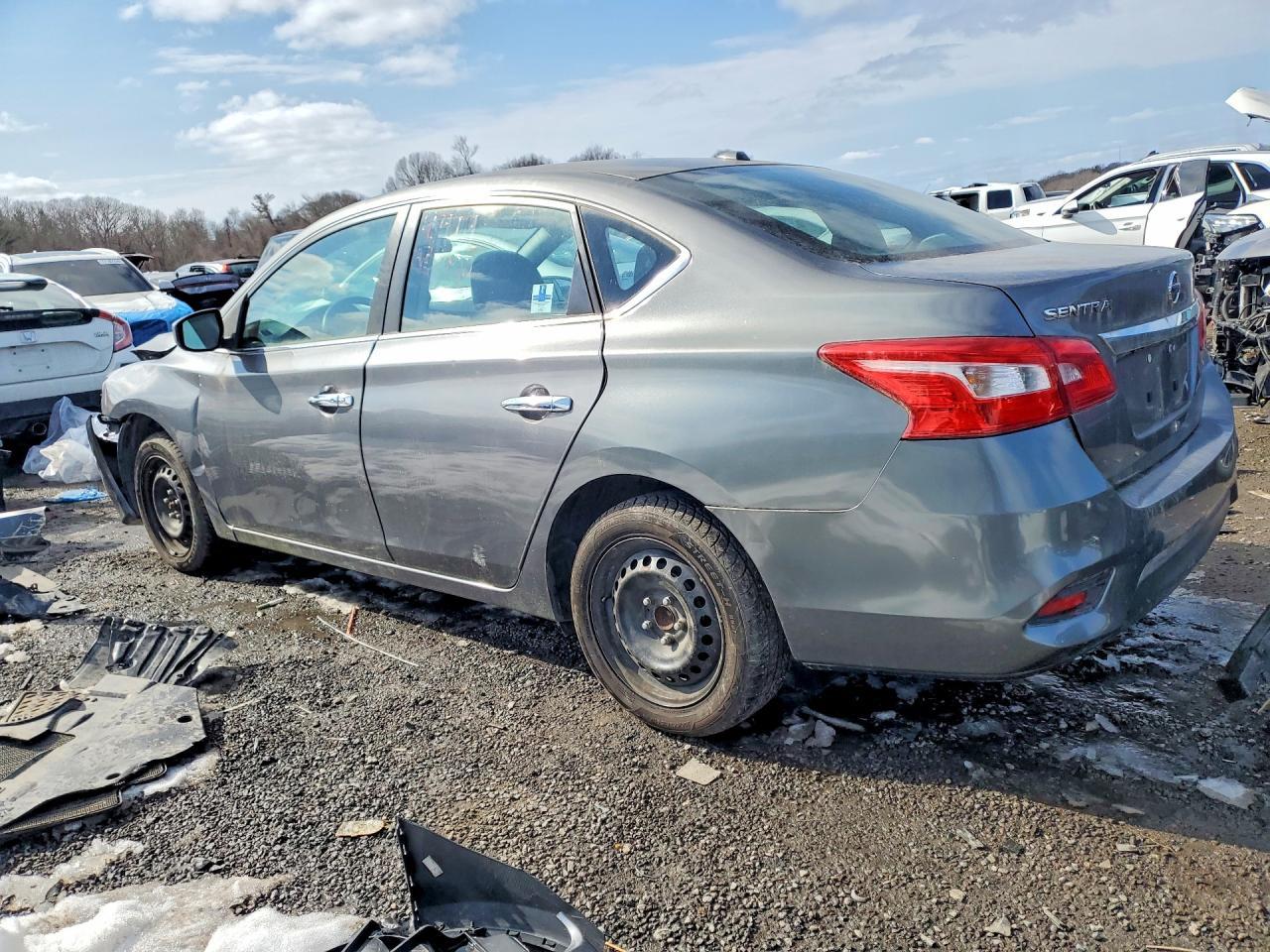 2017 Nissan Sentra S - Фото 2