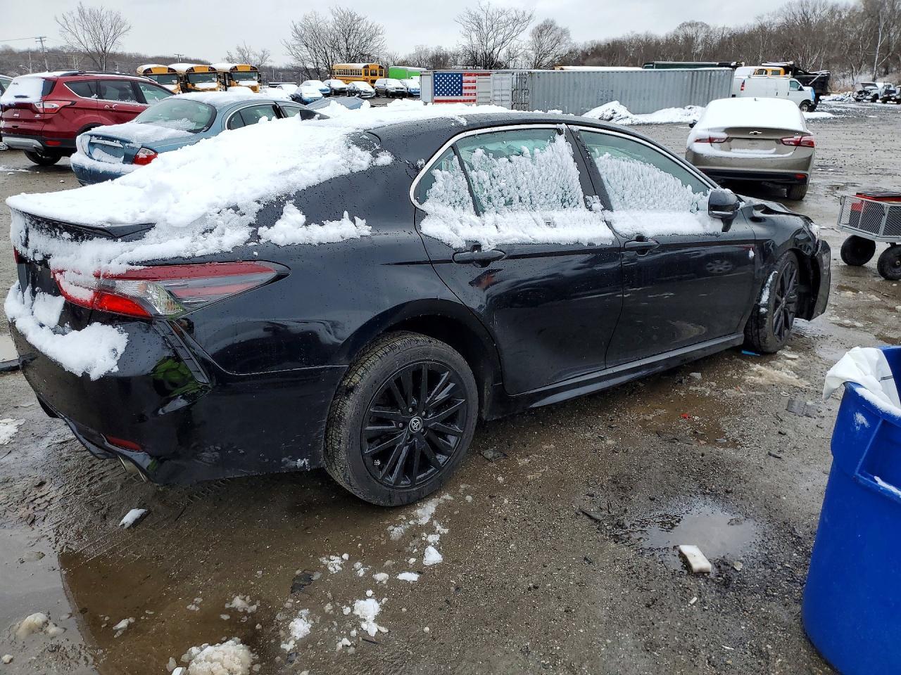 2023 Toyota Camry Se - Фото 3