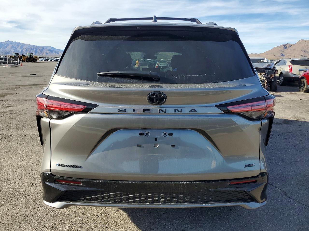 2026 Toyota Sienna Xse - Image 6