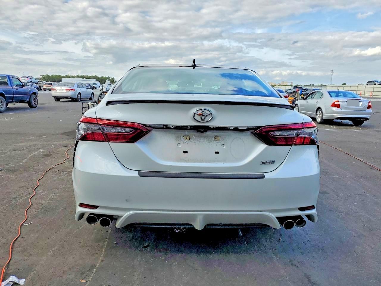 2021 Toyota Camry Xse V6 - Image 6