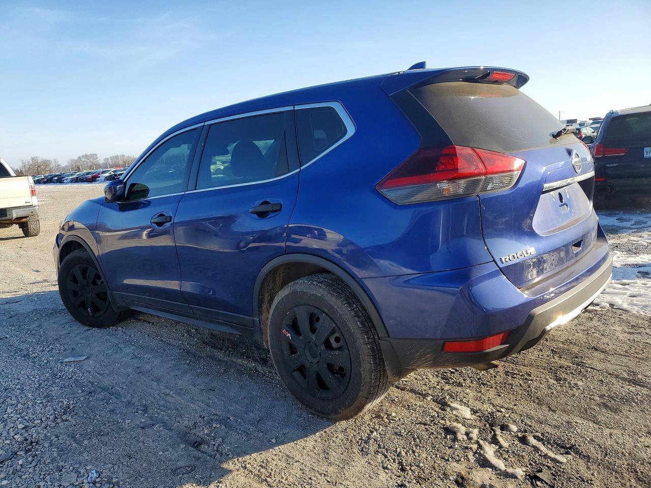 2020 Nissan Rogue S - Фото 2