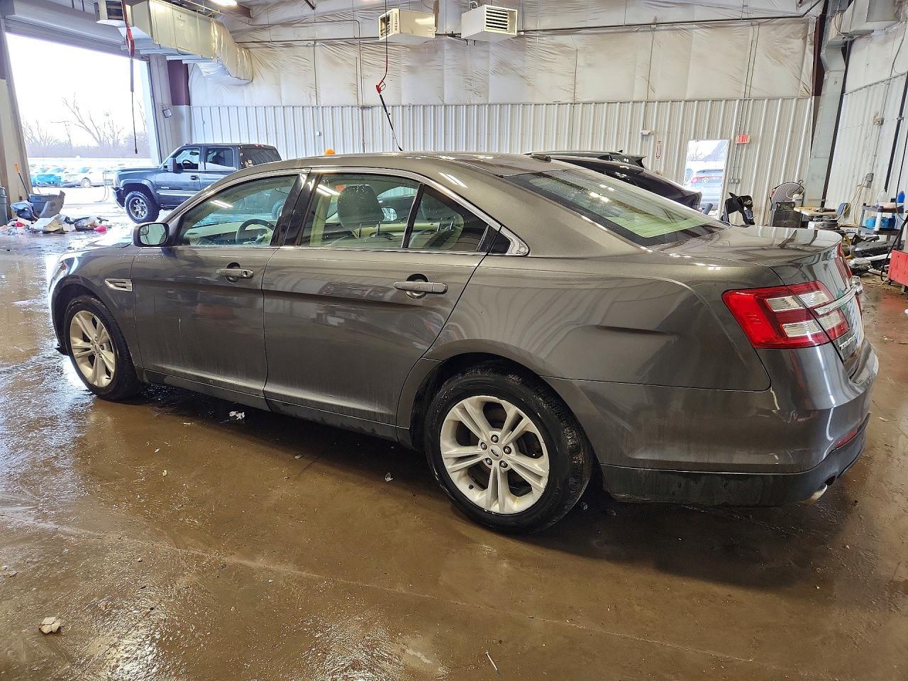 2016 Ford Taurus Se - Image 2