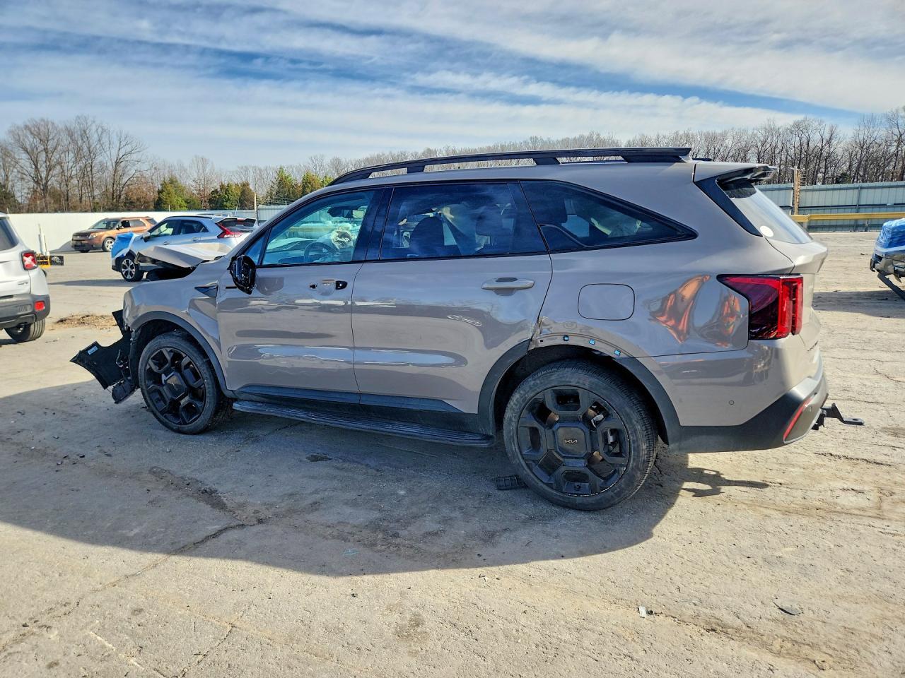 2025 Kia Sorento X-Line Sx - Image 2