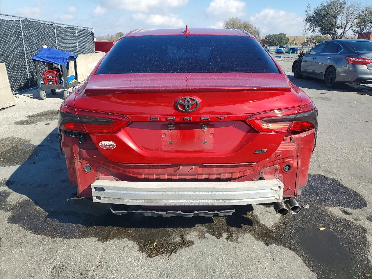 2020 Toyota Camry Se - Фото 6