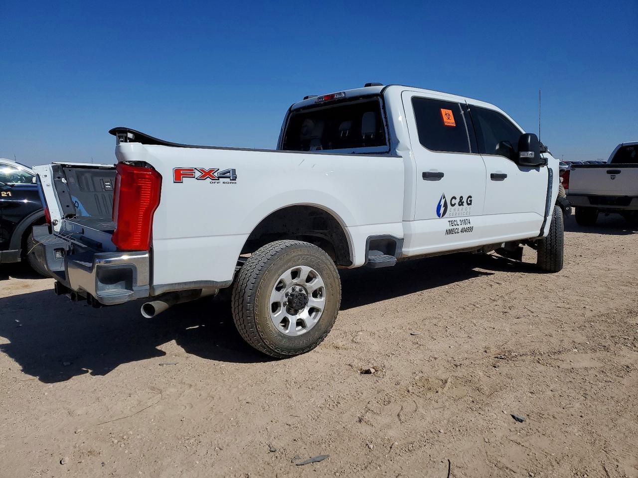 2024 Ford F250 Super Duty - Фото 3