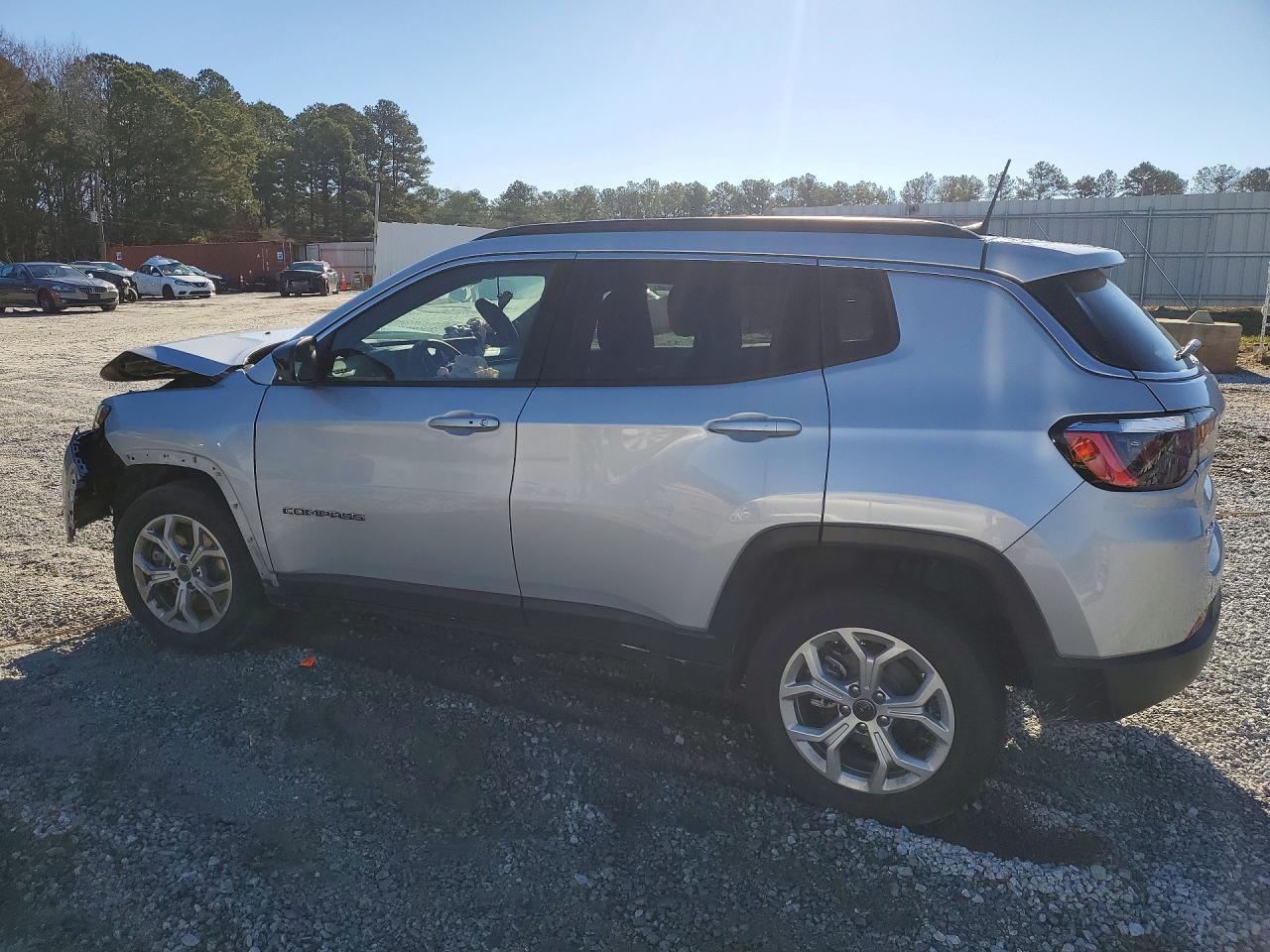 2025 Jeep Compass Latitude - Фото 2