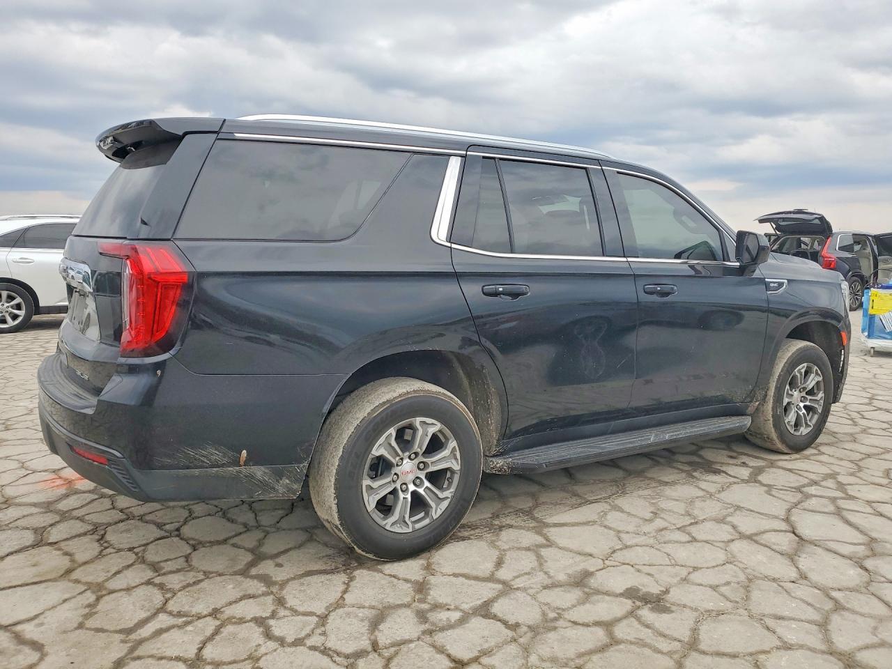 2021 GMC Yukon Sle - Image 3