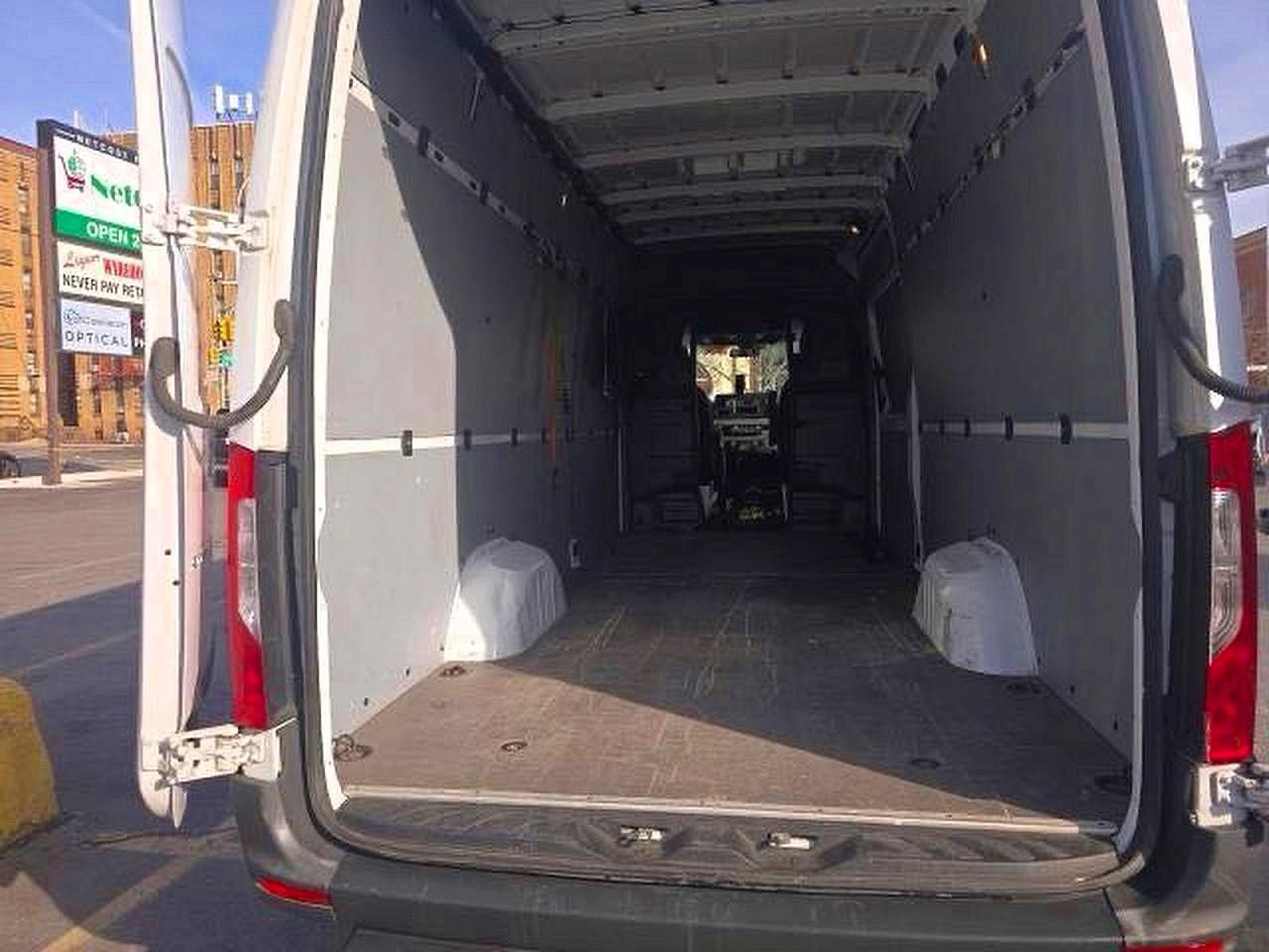 2022 Mercedes-Benz Sprinter 2500 - Фото 6