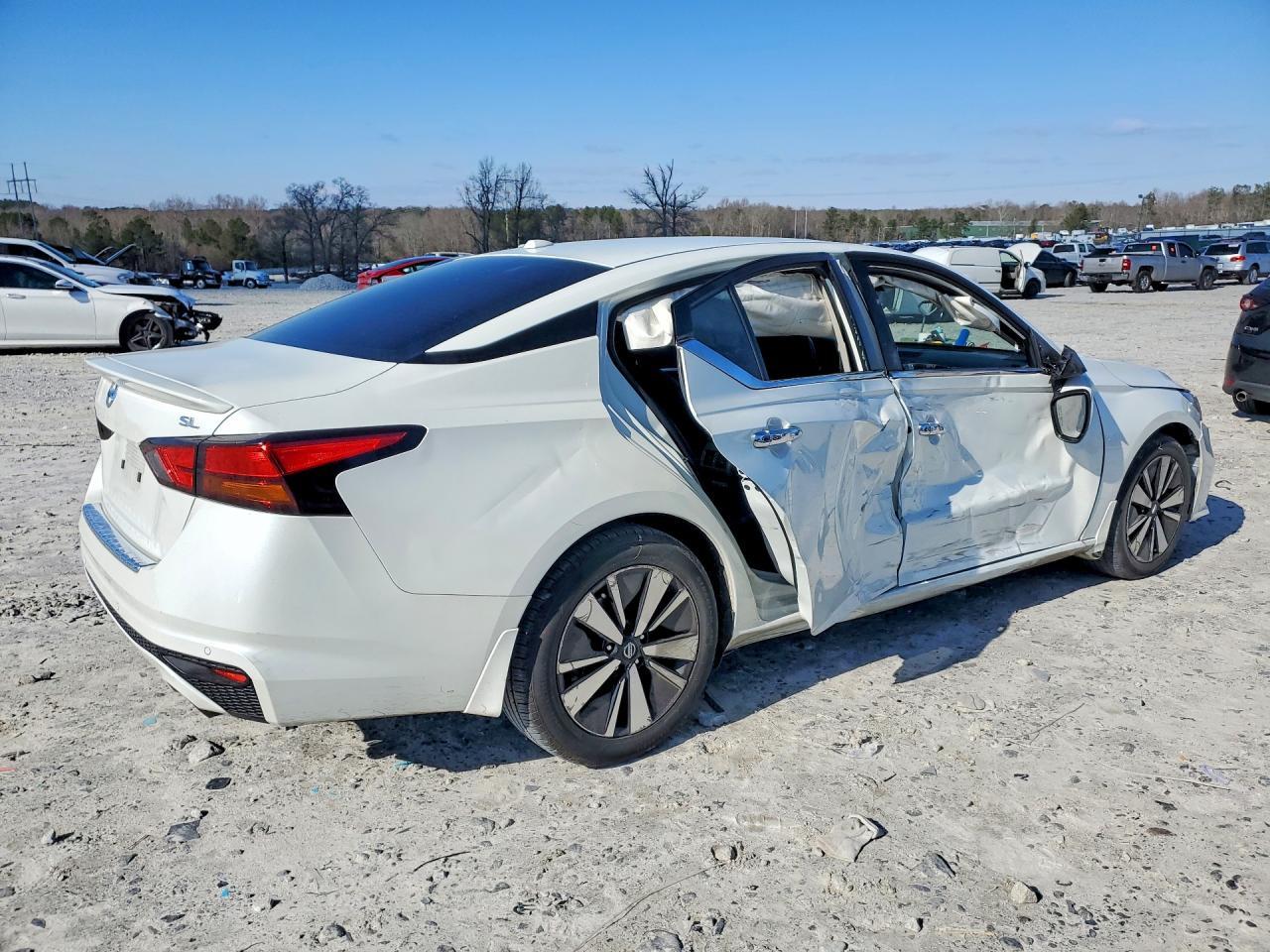 2022 Nissan Altima Sl - Фото 3