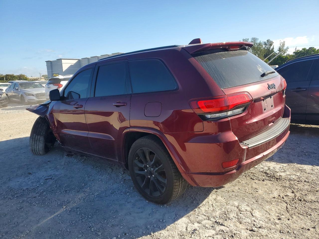 2020 Jeep Grand Cherokee Laredo - Image 2