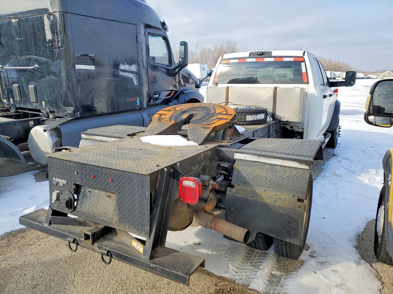 2018 Ram 5500 Truck Cab And Chassis - Image 3