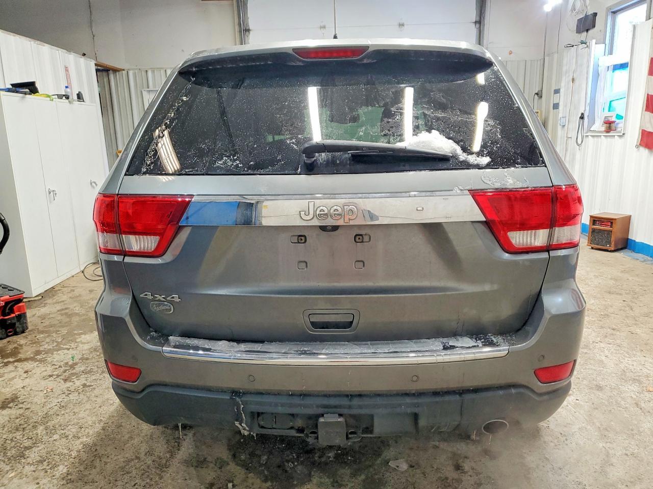 2012 Jeep Grand Cherokee Overland - Image 6