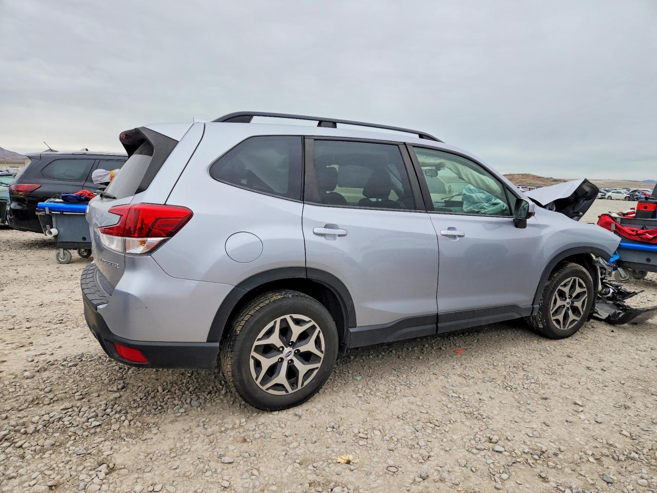 2019 Subaru Forester Premium - Image 3
