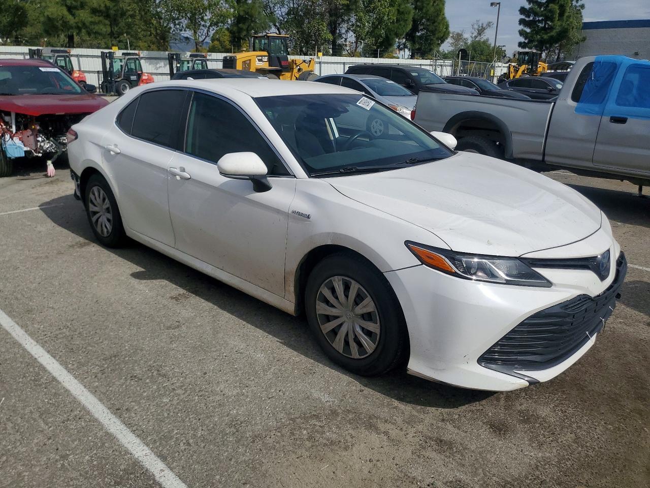 2019 Toyota Camry Hybrid Le - Фото 4