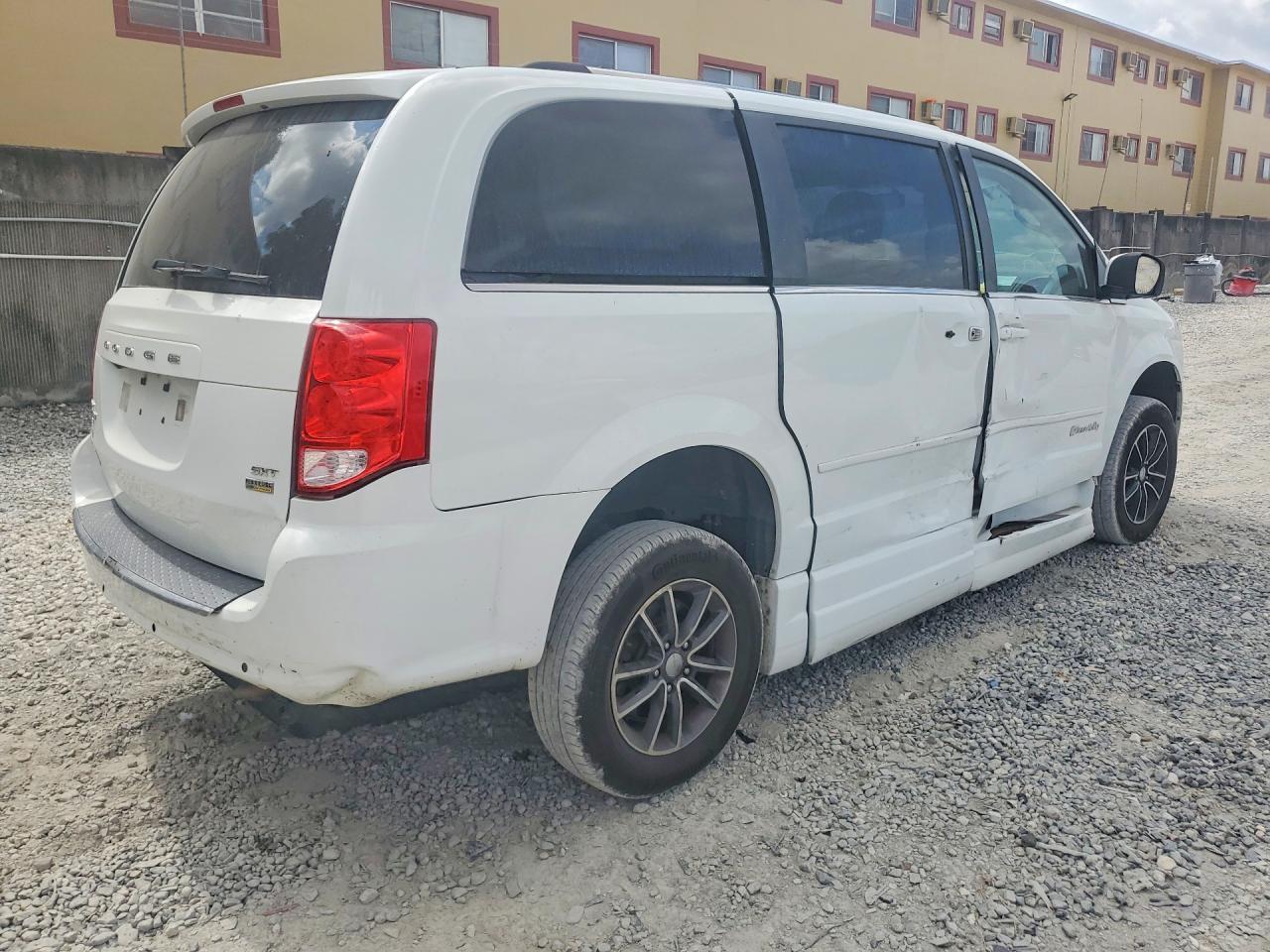 2017 Dodge Grand Caravan Sxt - Фото 3