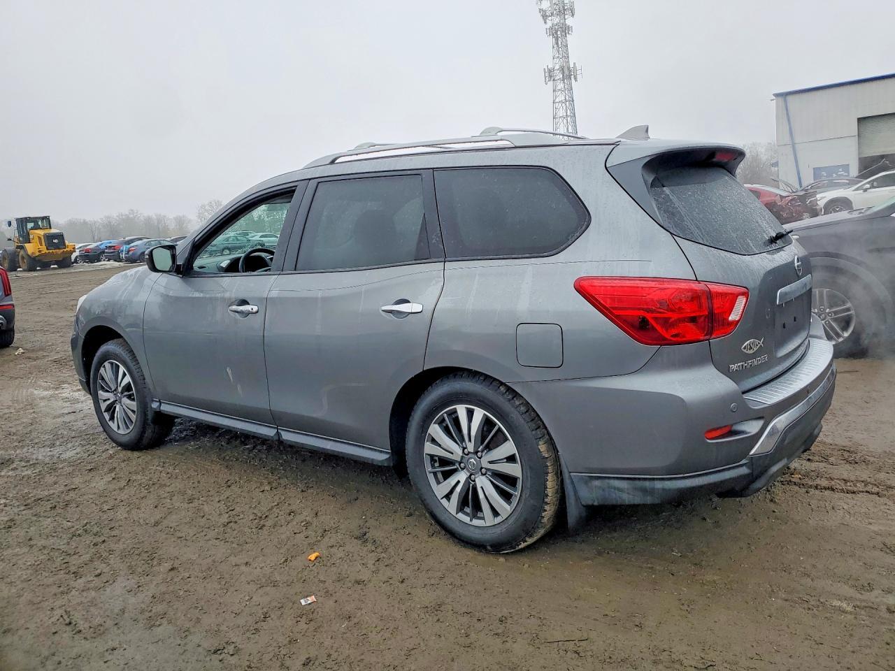 2020 Nissan Pathfinder S - Image 2