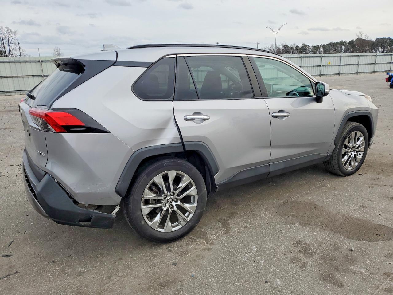 2021 Toyota Rav4 Limited - Фото 3