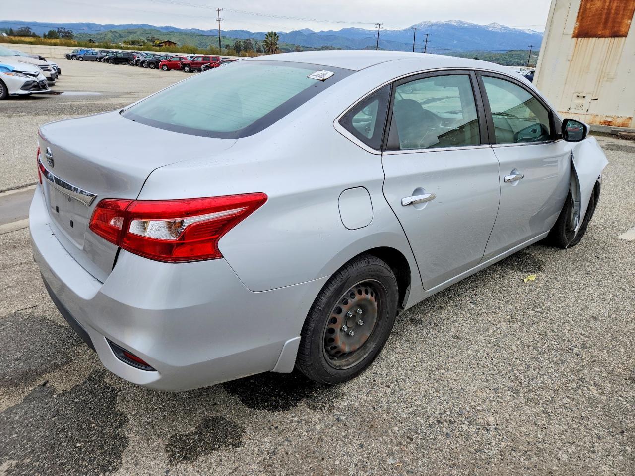 2017 Nissan Sentra S - Фото 3