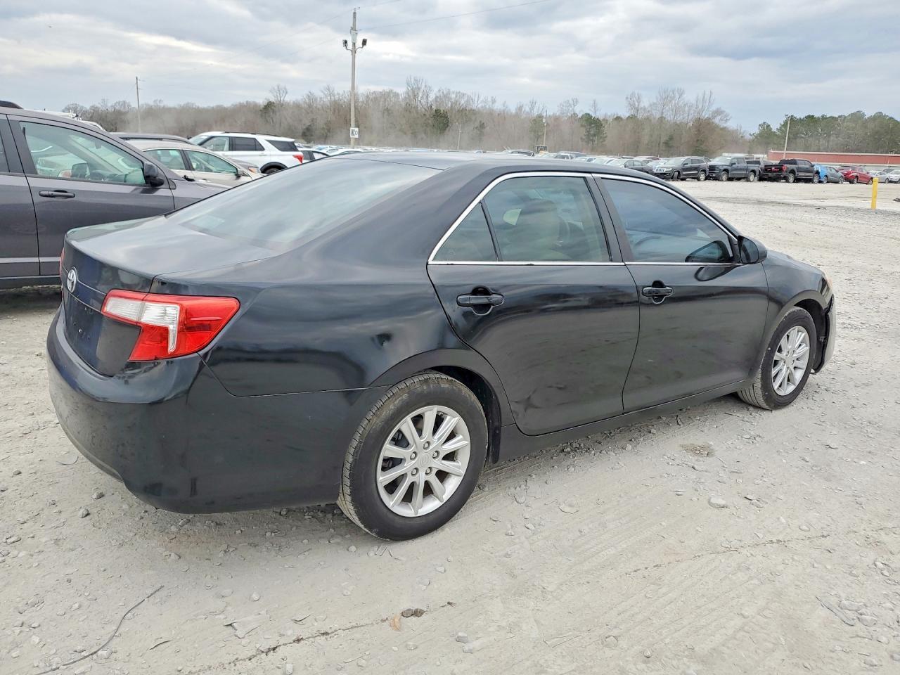 2014 Toyota Camry L - Фото 3