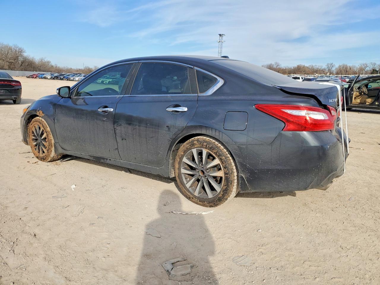 2016 Nissan Altima 2.5 - Image 2