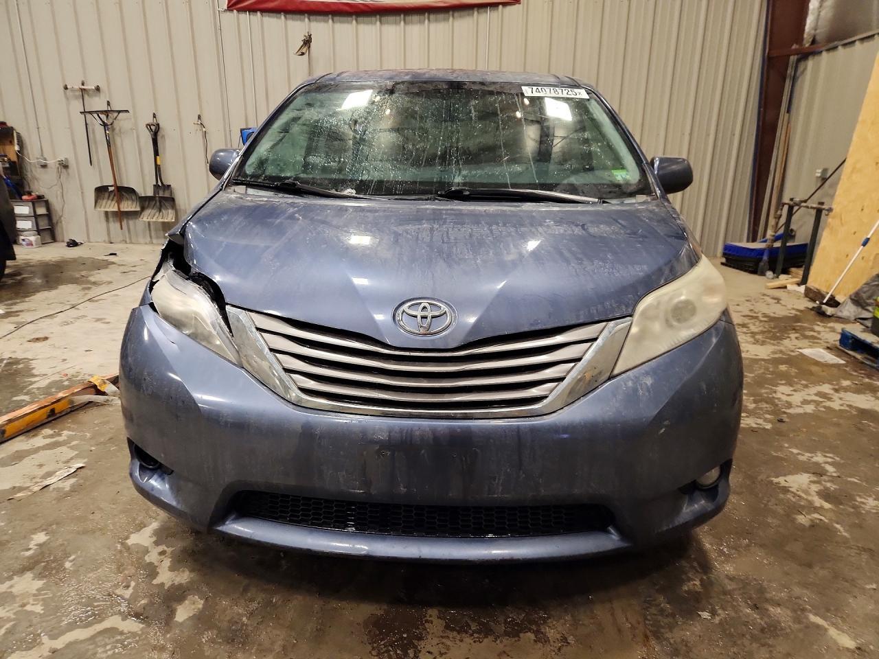 2015 Toyota Sienna Xle - Фото 5