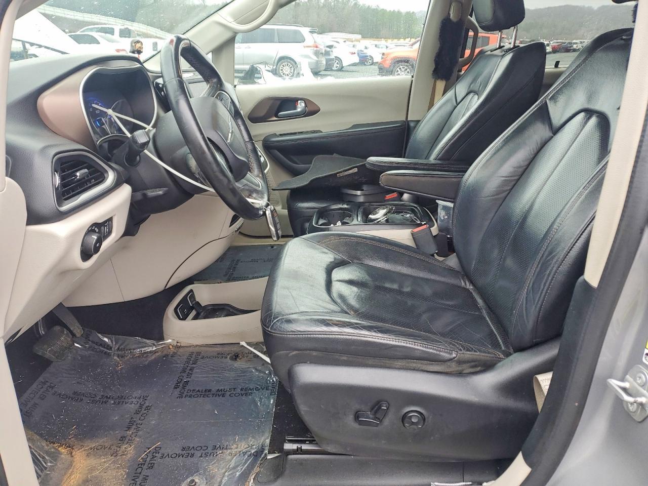 2018 Chrysler Pacifica Touring L - Image 7