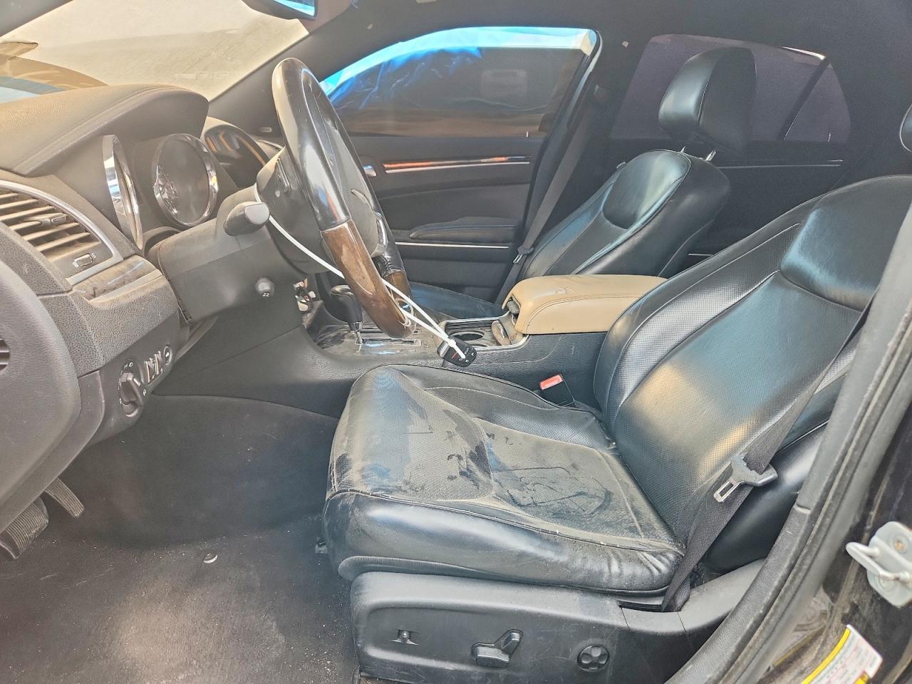 2011 Chrysler 300C - Image 7