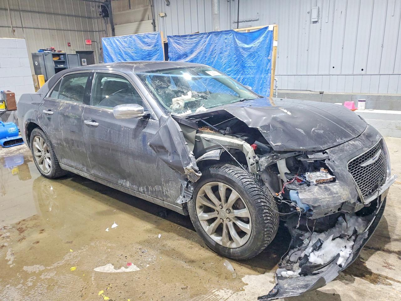 2017 Chrysler 300C - Image 4